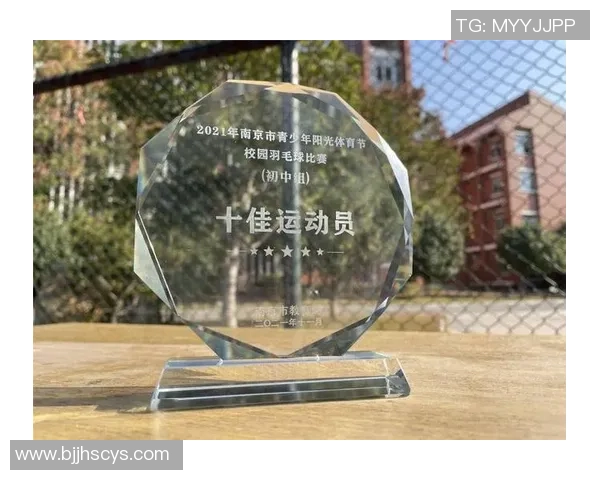 武汉羽毛球队与杭州羽毛球队赛后复盘探讨灵活性战术的对比与启示 武汉羽毛球队与杭州羽毛球队赛后复盘探讨灵活性战术的对比与启示