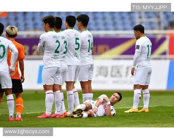 赛后分析：广州足球队与北京足球队的团队协作表现与战术探讨