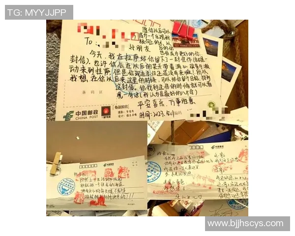 足球明星亲自赠送球迷足球鞋传递热爱与激情的温暖时刻 足球明星亲自赠送球迷足球鞋传递热爱与激情的温暖时刻